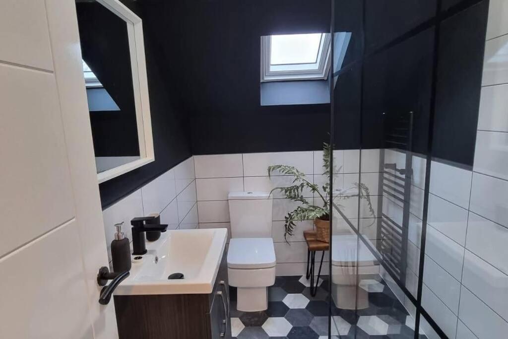 Super Stylish Apartment In Urmston Flat 3 Exterior photo